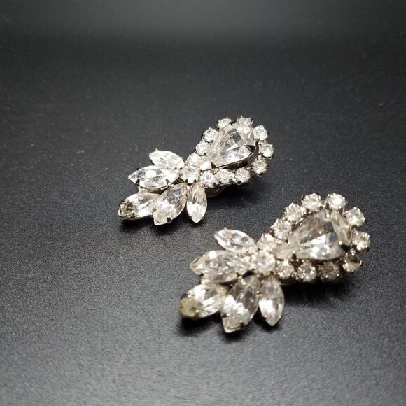 Vintage Clear Rhinestone Clip Earrings, Wedding Formal, Rhodium Plate, 1 1/2 In. - Picture 4 of 8